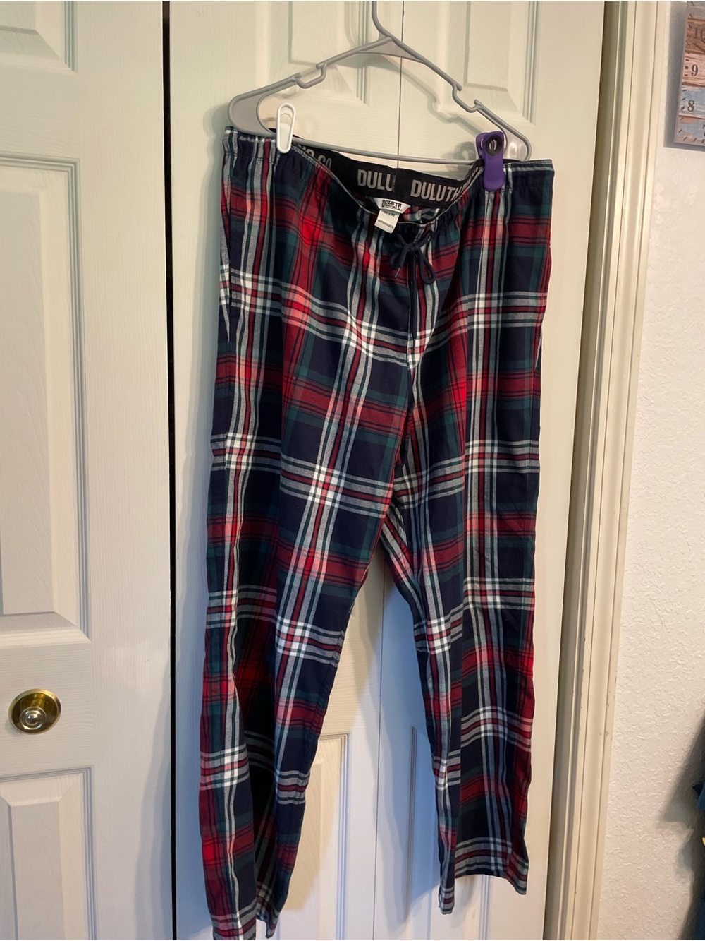 Duluth Trading Co Men’s Red, Navy & White Plaid Lounge Pants